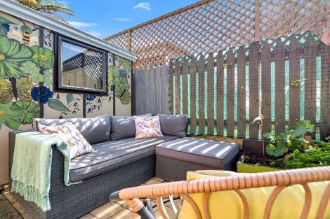 Photo of property in 16 Rangiwhea Road, Waiuku, 2123