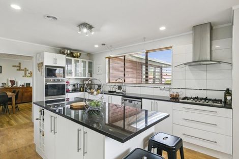 Photo of property in 12 Cullen Place, Tawa, Wellington, 5028