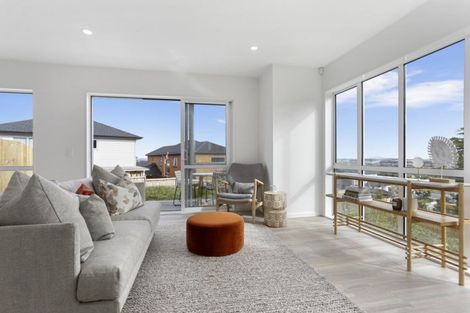 Photo of property in 124 Joseph Street, Flat Bush, Auckland, 2019