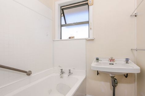 Photo of property in 2 Ellis Avenue, Mount Roskill, Auckland, 1041