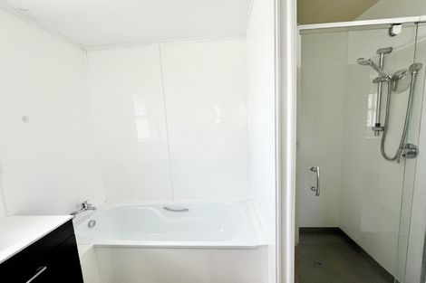 Photo of property in 1/6 Sunhaven Avenue, Glenfield, Auckland, 0629