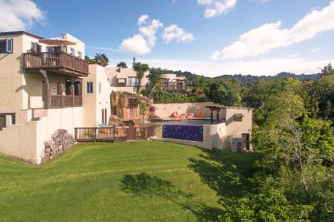 Photo of property in 9 Laingrange Place, Laingholm, Auckland, 0604