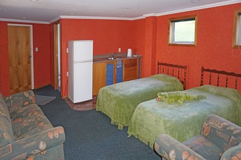 Photo of property in 104 Marine Parade, Bluff, 9814