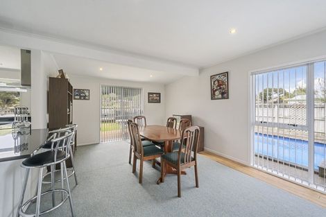 Photo of property in 18 Buckley Grove, Paraparaumu, 5032