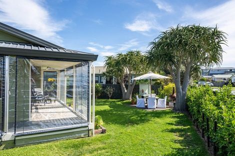 Photo of property in 88 Queens Road, Waikanae Beach, Waikanae, 5036