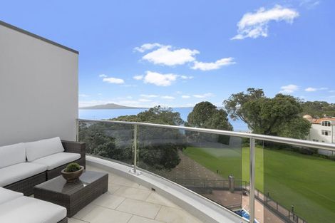 Photo of property in 4/5d The Promenade, Takapuna, Auckland, 0622