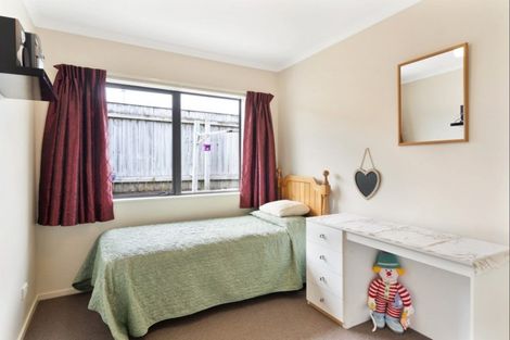 Photo of property in 5 Fytfield Place, Paraparaumu, 5032