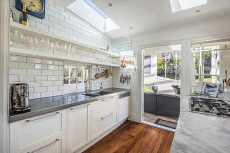 Photo of property in 8 Cheltenham Road, Devonport, Auckland, 0624