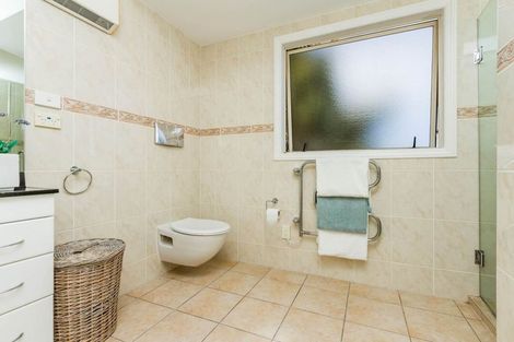 Photo of property in 1/25 Churchill Road, Murrays Bay, Auckland, 0630