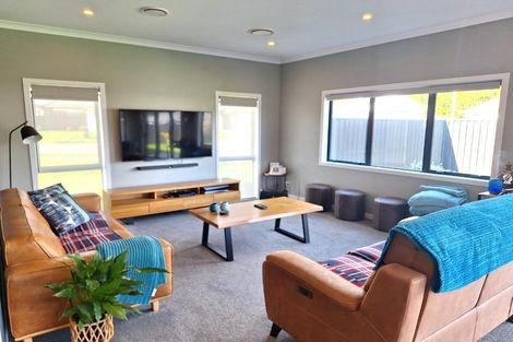 Photo of property in 10 Salisbury Crescent, Wallaceville, Upper Hutt, 5018