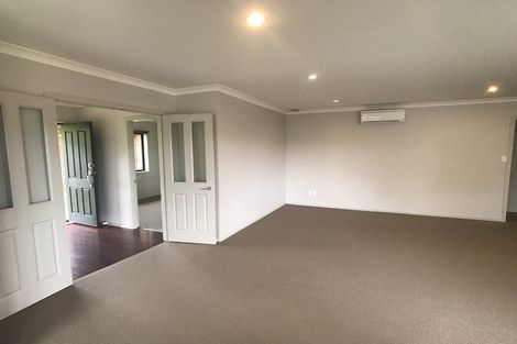 Photo of property in 17 James Nairn Grove, Riverstone Terraces, Upper Hutt, 5018