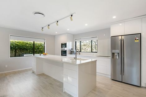 Photo of property in 3 Mirrabooka Avenue, Botany Downs, Auckland, 2010