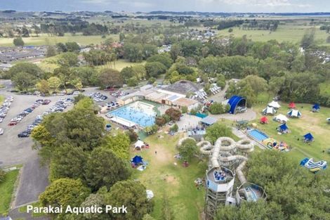 Photo of property in 30 Aitkenhead Court, Parakai, 0830