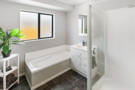 Photo of property in 5 Meridian Grove, Kelvin Grove, Palmerston North, 4414