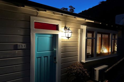Photo of property in 180 Sutherland Road, Lyall Bay, Wellington, 6022