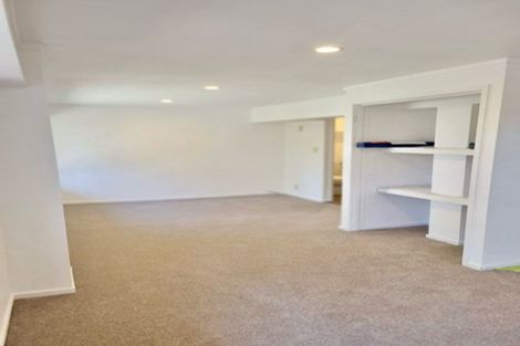 Photo of property in 21 Eskdale Road, Birkdale, Auckland, 0626