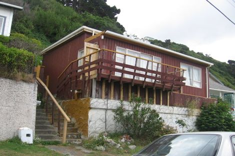 Photo of property in 272 Queens Drive, Lyall Bay, Wellington, 6022