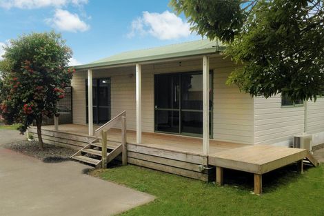 Photo of property in 17a Enderby Drive, Te Atatu Peninsula, Auckland, 0610