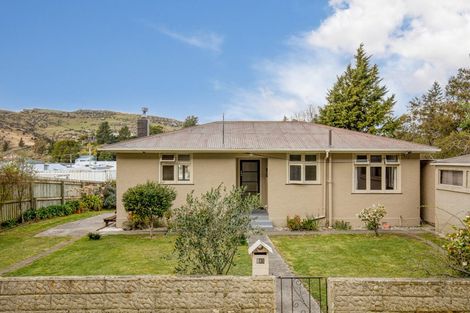 Photo of property in 147 Branxholm Street, Roxburgh, 9500