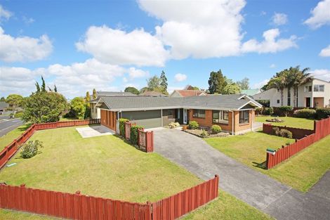 Photo of property in 1 Sunshine Place, Papakura, 2110
