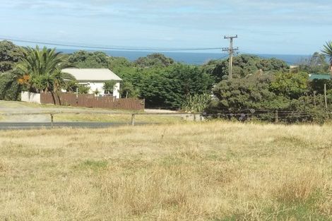 Photo of property in 5 Sea View Road, Baylys Beach, 0377