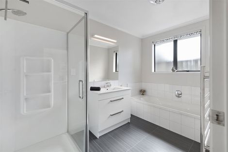 Photo of property in 14 Saltwood Lane, Bethlehem, Tauranga, 3110