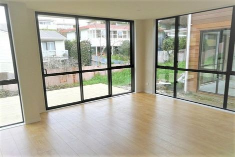 Photo of property in 70 Seafarer Crescent, Stanmore Bay, Whangaparaoa, 0932