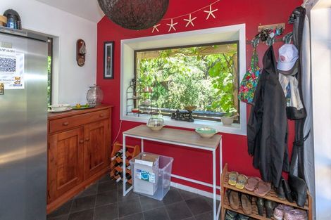 Photo of property in 2 Oxford Terrace, Coromandel, 3506