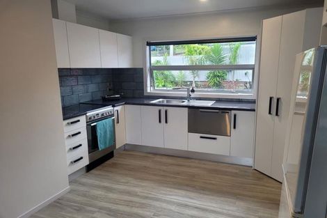 Photo of property in 32 Pioneer Road, Moturoa, New Plymouth, 4310