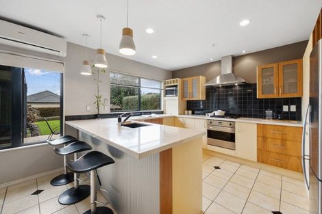 Photo of property in 27 Lansell Drive, East Tamaki Heights, Auckland, 2016