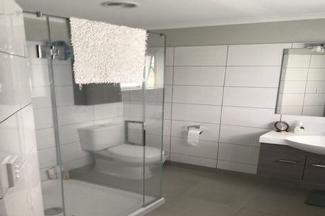 Photo of property in 63a Walton Street, Red Beach, 0932