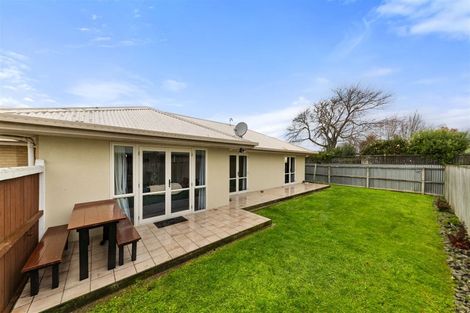 Photo of property in 16a Dunedin Street, Redwood, Christchurch, 8051