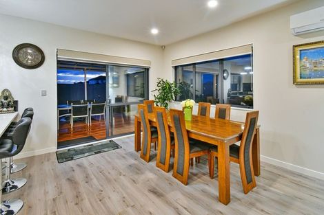 Photo of property in 76 Twin Parks Rise, Papakura, 2110