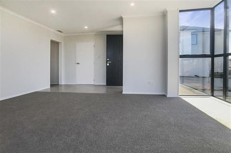 Photo of property in 28 Soaring Bird Drive, Takanini, 2112