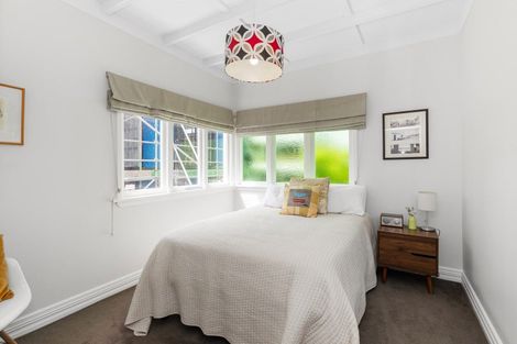 Photo of property in 5 Manor Place, Point Chevalier, Auckland, 1022