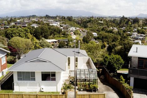 Photo of property in 17 Longview Drive, Merrilands, New Plymouth, 4312