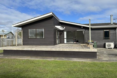 Photo of property in 15 South Avenue, Kaukapakapa, 0871