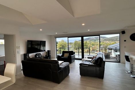 Photo of property in 6 Mataraki Place, Wanaka, 9305