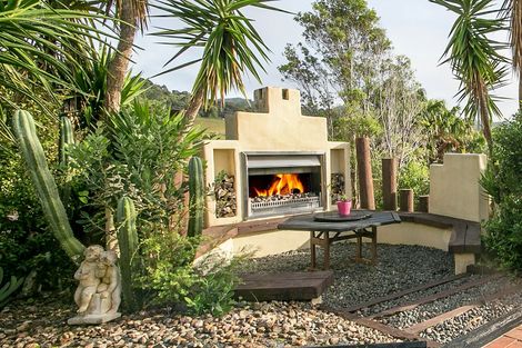 Photo of property in 9 Laingrange Place, Laingholm, Auckland, 0604