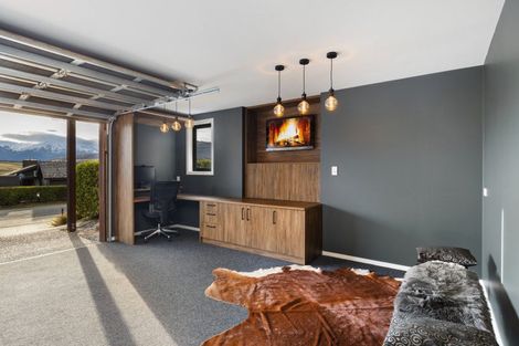 Photo of property in 31 Rannoch Drive, Jacks Point, Queenstown, 9371