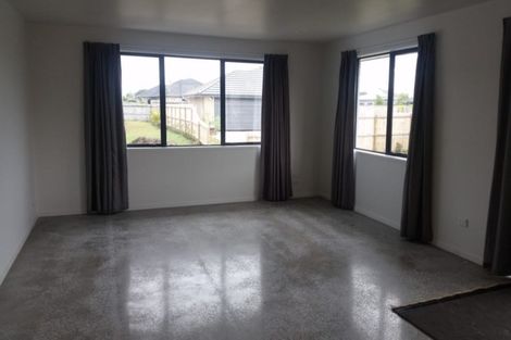 Photo of property in 12 Roto View, One Tree Point, 0118