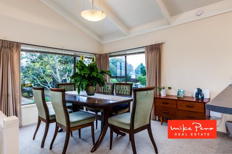 Photo of property in 7 Pokapu Street, Titirangi, Auckland, 0600