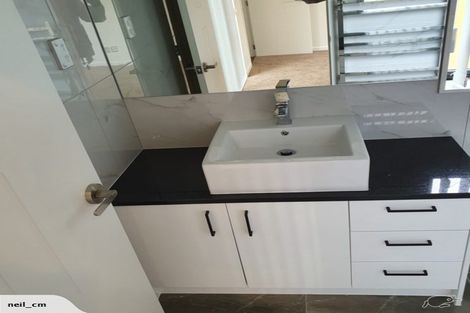 Photo of property in 20 Vinistra Road, Kumeu, 0810