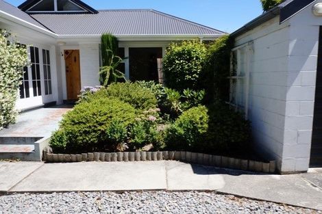 Photo of property in 215 Memorial Avenue, Burnside, Christchurch, 8053