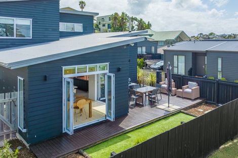 Photo of property in 11 William Bayes Place, Red Beach, 0932