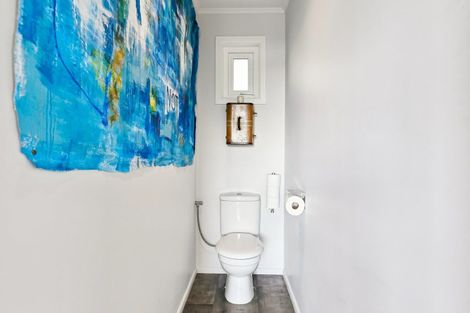 Photo of property in 9 Balmain Street, Newlands, Wellington, 6037