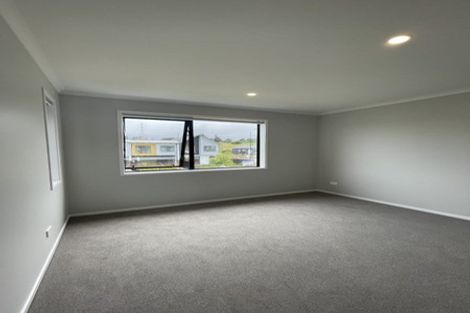 Photo of property in 74 Papatupu Way, Kumeu, 0810
