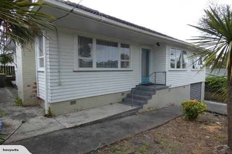 Photo of property in 1/128 Triangle Road, Massey, Auckland, 0614