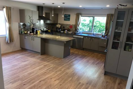 Photo of property in 2/63 Pupuke Road, Birkenhead, Auckland, 0627