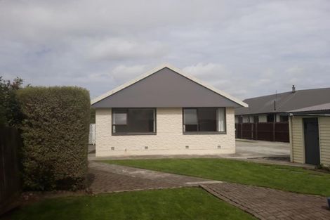 Photo of property in 33 Farquhars Road, Redwood, Christchurch, 8051